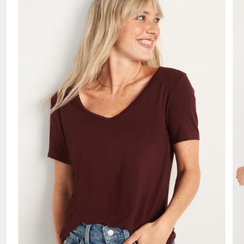 🌻3/$20 🆕 Old Navy Luxe Burgundy Red V-Neck Super Soft Tee Shirt, Size M - Picture 3 of 16